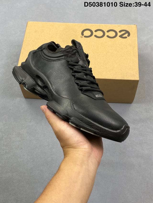 Ecco爱步运动男鞋 25年新款百搭跑步健身鞋 健步Biomc25周年全新款式 鞋面采用迪尼玛牛皮 轻盈柔韧耐磨 提供抗撕裂性能 自然律动科技 符合人体工学鞋楦