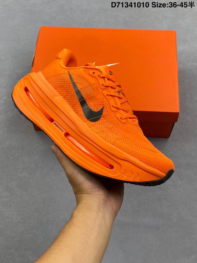 公司级：Nike Vomero Premium 耐克 舒适减震防滑 低帮跑步鞋 全掌Reactx泡绵中底 前掌和后跟还配备了Air Zoom气垫单元 据说跑起来