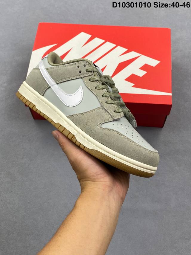 Nike Dunk Sb Low 全新配色 Sb顾名思义，具有经典的Dunk血缘，又注入了更多的时尚元素。相较于普通的Dunk滑板鞋，改良版的Dunk Sb加厚
