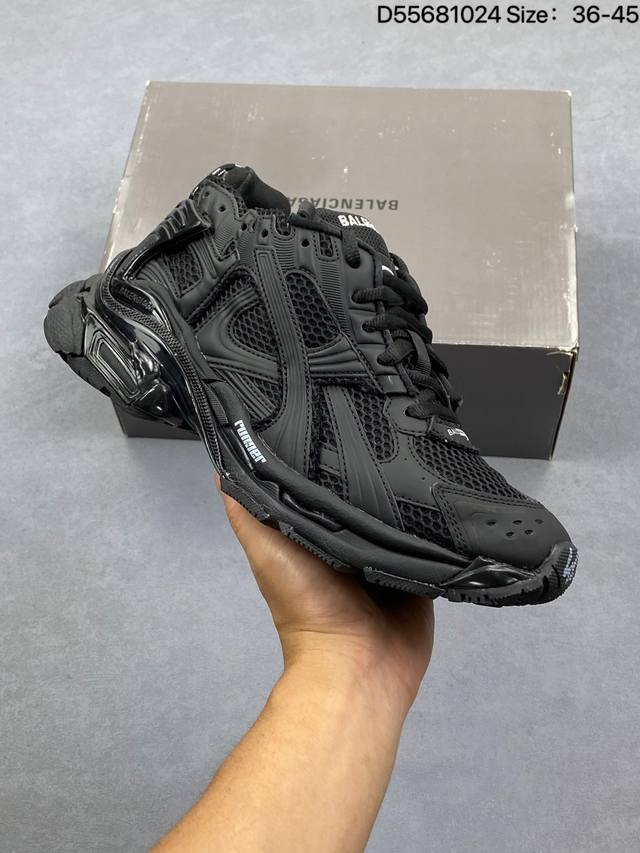 公司级Balenciaga 巴黎世家 纯原巴黎世家Runner运动鞋 不含皮运动鞋，网布材质，磨损效果，鞋头边缘印有尺码，背面浮印尺码，外侧印有跑者徽标，鞋舌刺