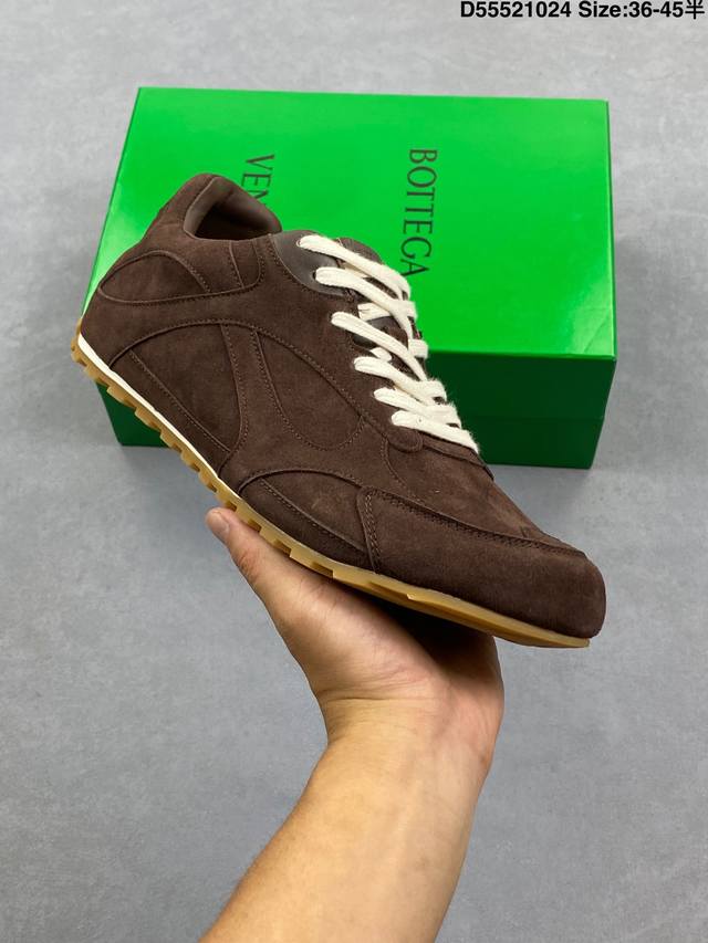 Bottega Veneta 葆蝶家 男女鞋广东原产，升级原楦原纸版数据开发版型，采用轻质科技菱形网布面料鞋面材质，内嵌透气网面贴合加厚Pu缓震乳胶脚垫，外置防