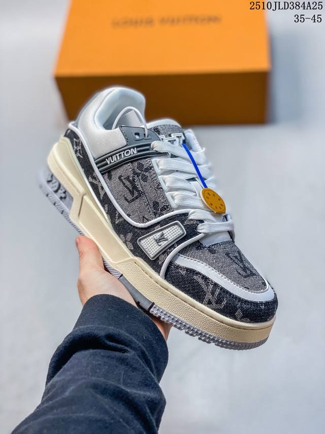 公司级 路易威登 Louis Vuitton Lv路易威登板鞋 时尚运动鞋潮厚底增高男女鞋。舒适防滑底和百搭性霸屏整个时尚娱乐圈，细节调整完美主义！采用柔软皮革