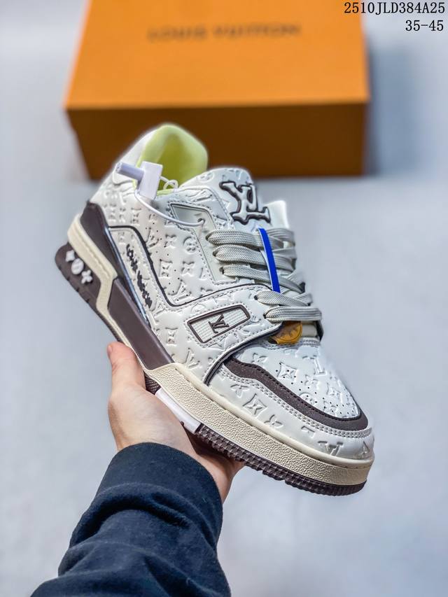 公司级 路易威登 Louis Vuitton Lv路易威登板鞋 时尚运动鞋潮厚底增高男女鞋。舒适防滑底和百搭性霸屏整个时尚娱乐圈，细节调整完美主义！采用柔软皮革