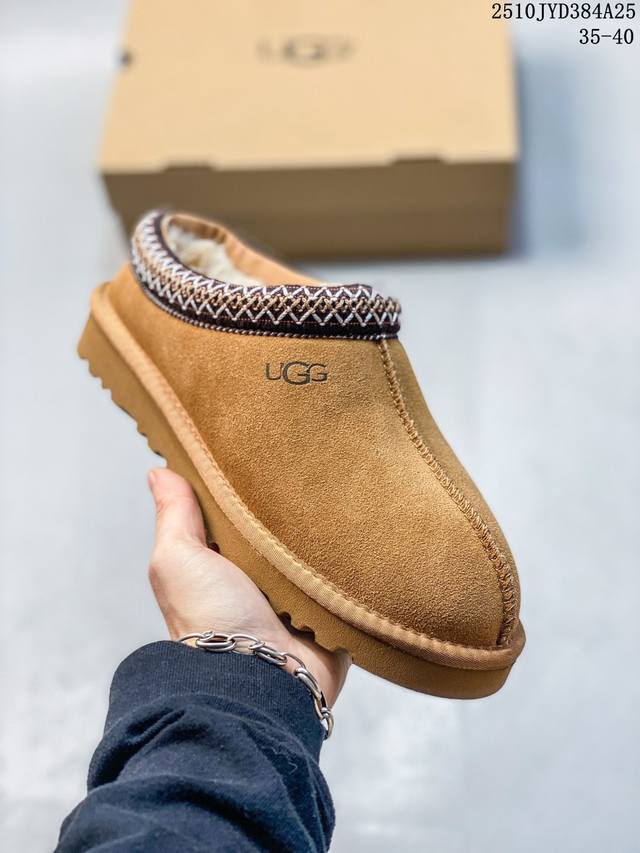 公司级 秋冬新款 Ugg 棉拖鞋 加绒加厚雪地靴 复古女低帮板鞋 潮流平底靴子 家居拖鞋 原单纽姆在原来的基础上加上复古拼色；经典回归，演绎着Z时代青年人生；行