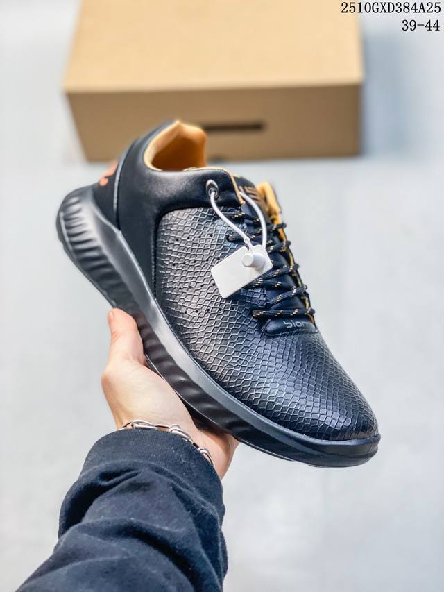 公司级 Ecco爱步 小红书爆款 皮鞋 新款百搭休闲款 Ecco 爱步男士户外休闲鞋透气轻质系带轻便老爹运动鞋。Ecco爱步是世界四大休闲鞋类品牌之一，总公司设