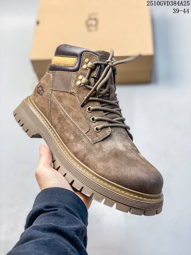 Ugg秋冬新品 毛绒一体内里保暖锁热 秋冬必备 户外中帮休闲马丁靴雪地靴系列 广东大厂品质 秋冬新款 时尚潮流搭配 面料釆用意大利进口磨砂牛皮 全鞋真牛皮材料