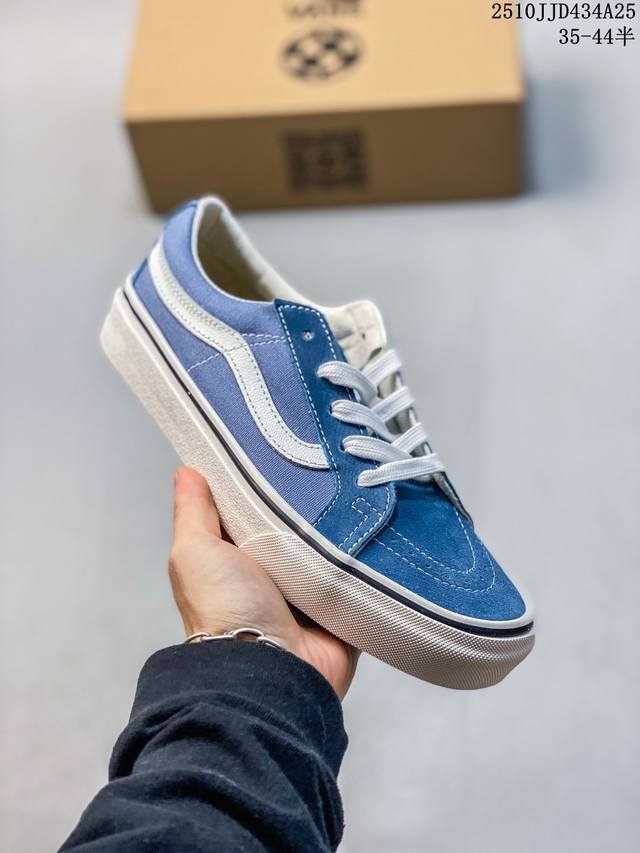 Vans Sk8-Low 环保兰 全新一代复古撞色 低帮硫化帆布鞋 该鞋款以白线勾勒出整体造型效果，以Sk8-Low鞋身为蓝本，复古撞色风格极具辨识度，上脚更容