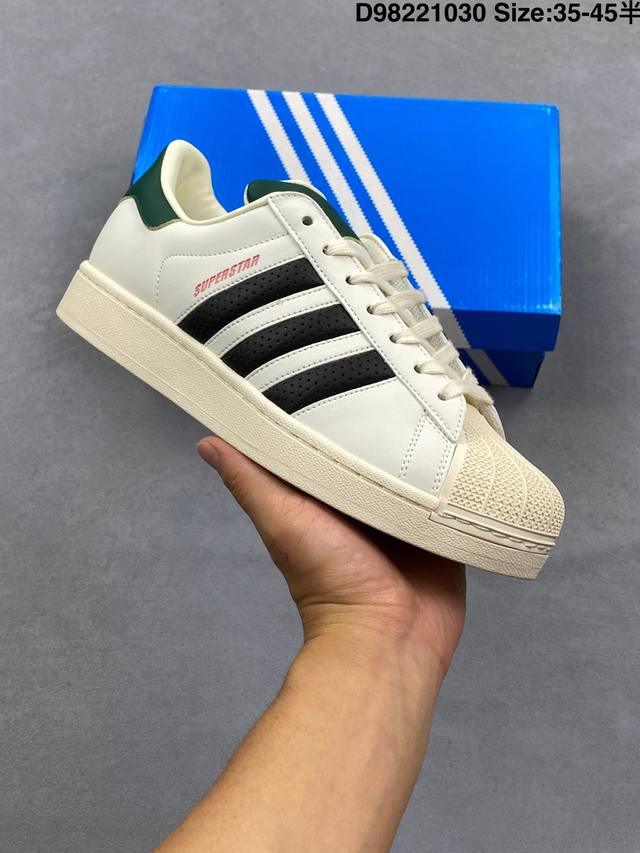 Adidas 阿迪达斯 男女鞋真标半码制，升级原楦原纸版开发，采用硬质粒面牛剖革鞋面材质， 改良全包围鞋垫，正确 版鞋底模具及扇贝头盖片阿迪达斯 三叶草Adid