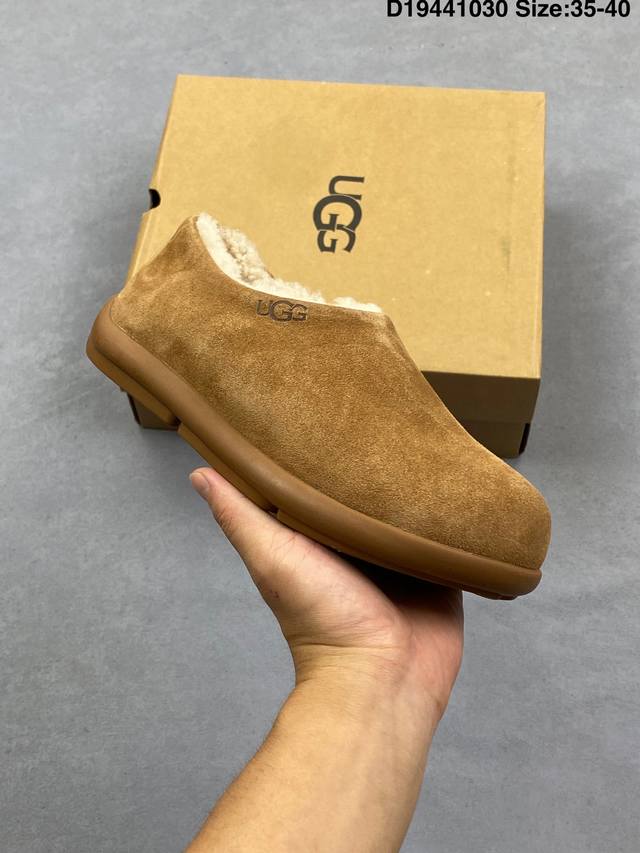 公司级：Ugg冬季牛角扣皮毛一体雪地靴女厚底小个子增高加绒加厚防滑短筒 材质：采用优质羊皮毛一体材质，内里厚实加绒，保暖性极佳，能有效抵御东北严寒。 款式：经典