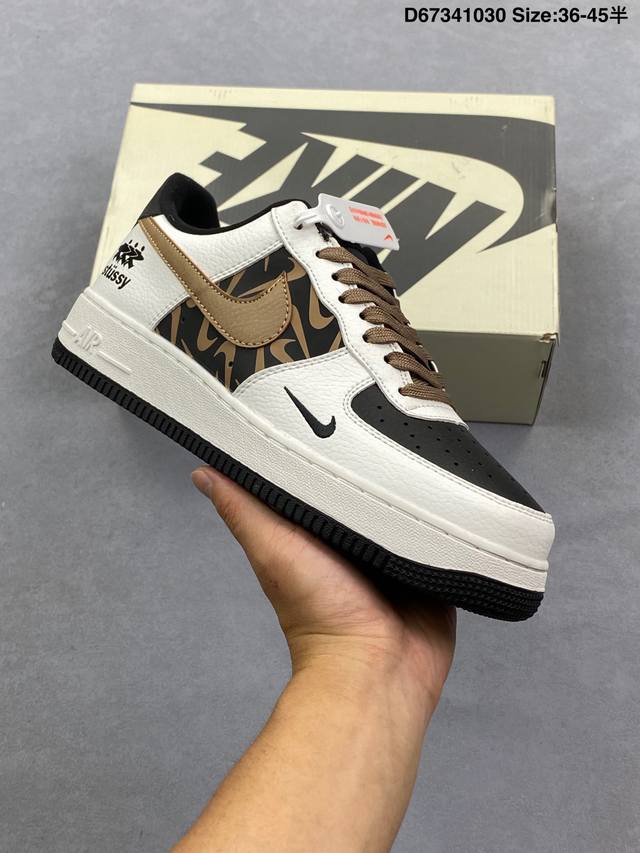 耐克Nike Air Force 1’07空军一号低帮百搭休闲运动板鞋。柔软、弹性十足的缓震性能和出色的中底设计，横跨复古与现代的外型结合，造就出风靡全球三十多