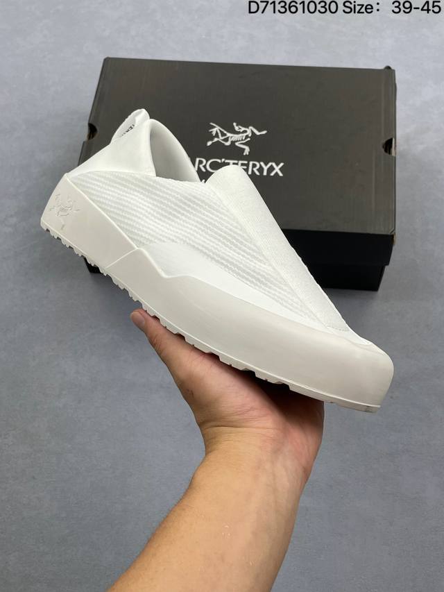 Arcteryx Kragg 2025 始祖鸟新款一脚蹬两穿休闲鞋户外运动鞋袜子鞋 采用耐磨防滑鞋底 搭配3Cm内增高 柔软鞋垫 上脚轻盈舒适，减震效果强悍，简