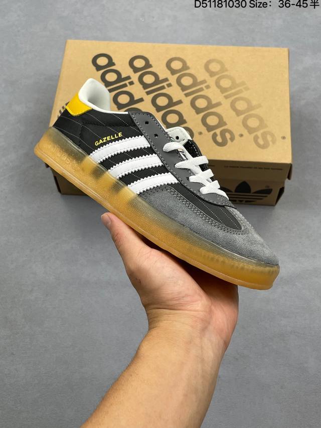 Ad Gazelle Indoor Trainers 羚羊内训系列低帮复古百搭休闲运动德训风板鞋 Jp12 90年代经典的复刻版！自60年代以足球训练鞋面世以来