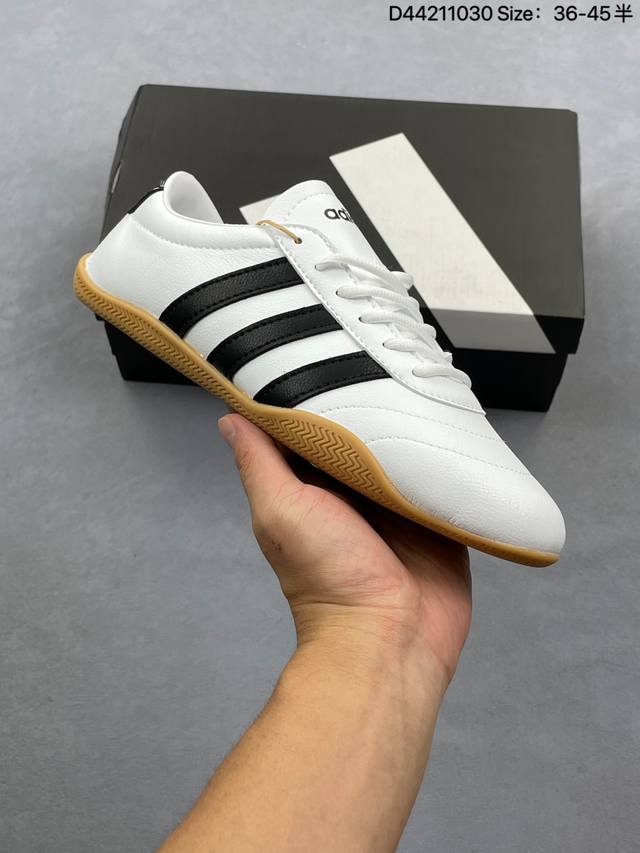 Adidad Grand Court Lo 公司级 网球运动休闲板鞋 实拍首发 这款生活方式运动鞋，灵感源自Adidas网球鞋履的丰富历史，将经典格调与摩登气质