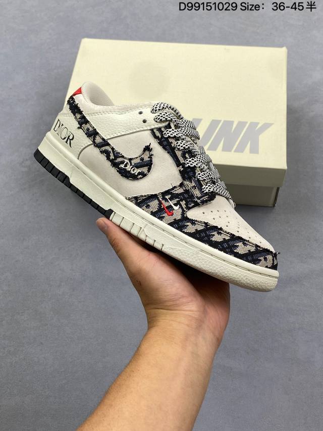 Nike Dunk Sb Low 全新配色 Supreme联名 定制Dunk Sb顾名思义，具有经典的Dunk血缘，又注入了更多的时尚元素。相较于普通的Dunk