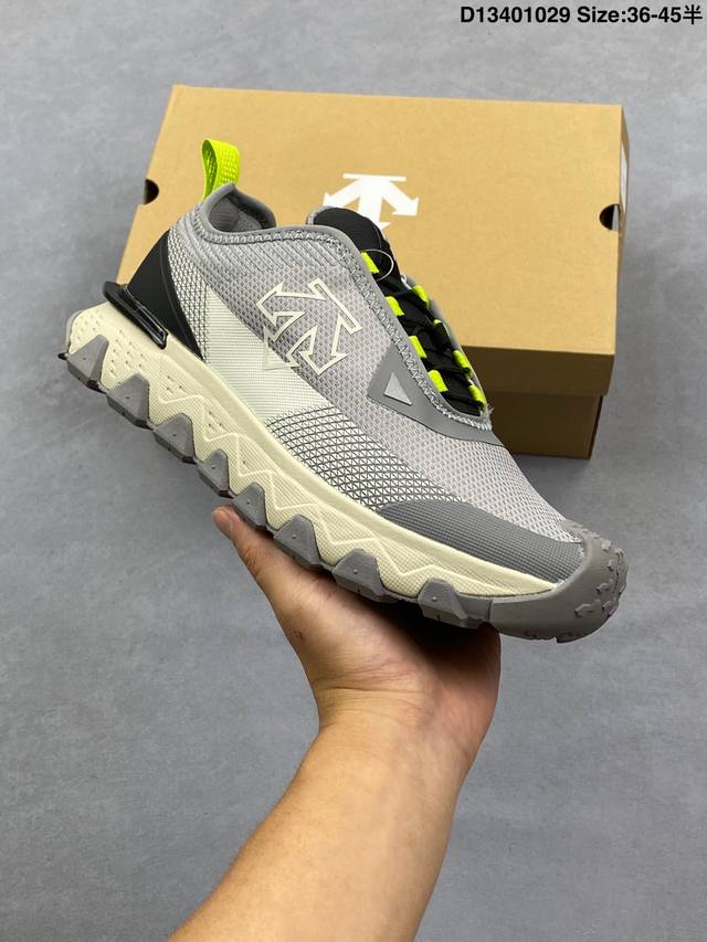 Descente迪桑特男款Chron复古运动休闲鞋 户外徒步鞋 旅游鞋，舒适透气皮革鞋面易清洁、侧面硅胶设计、鞋舌与鞋身柔软、鞋底轻量化设计和防滑纹路等特点，适