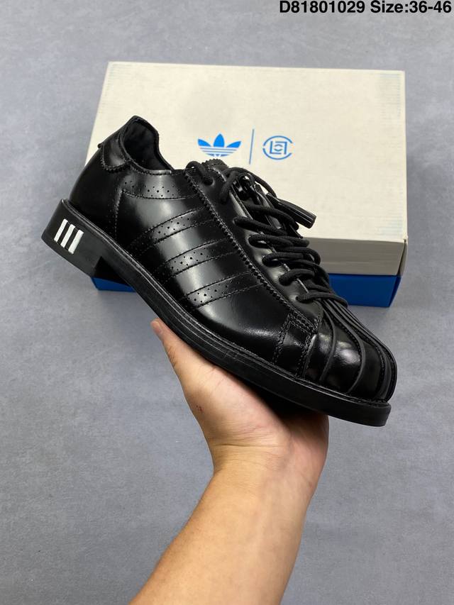 Clot X Adidas Dress Superstar Jr2814 联名款 贝壳头休闲生活鞋 #鞋面设计上，保留了 Superstar 的可识别线条，采用