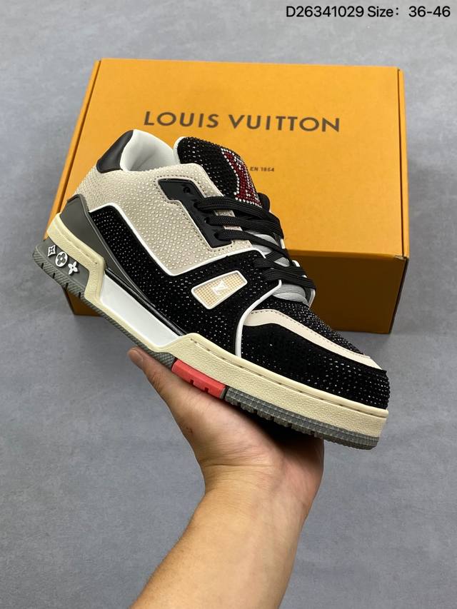 路易威登 Louis Vuitton Lv路易威登板鞋 新款 Lv Trainer最新配色运动鞋 L家 篮球鞋风格运动鞋 该鞋由艺术总监 Virgil Ablo