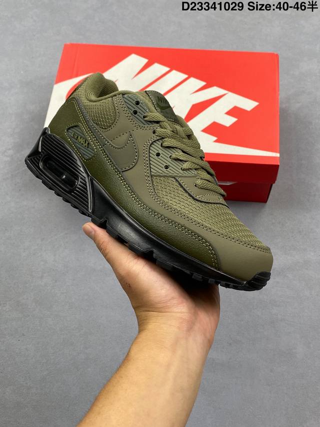 Nike Air Max 90 Sp 耐克 气垫复古慢跑百搭鞋休闲运动鞋 这双鞋采用前脚掌开窗式气垫 这种设计在当时是前所未有的 鞋带孔的设计灵感来自人体肋骨
