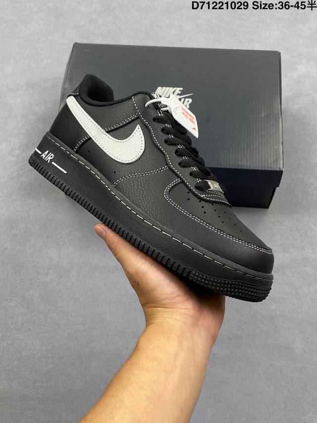 耐克Nike Air Force 7空军一号低帮百搭休闲运动板鞋。柔软、弹性十足的缓震性能和出色的中底设计，横跨复古与现代的外型结合，造就出风靡全球三十多年的F