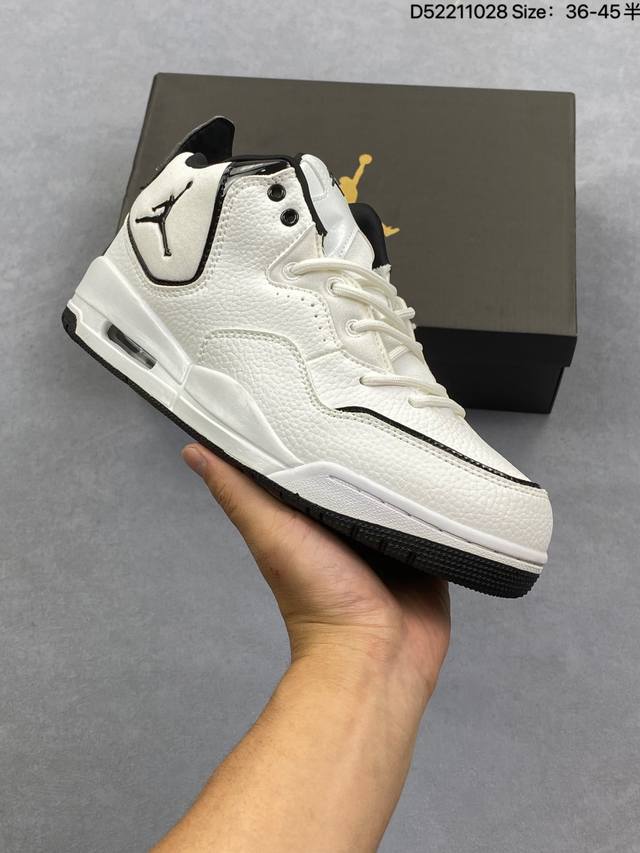 Air Jordan Courtside 23 黑白紫 Aj23 乔丹23代 Aj23 乔23 黑紫 小藤原浩 乔丹篮球鞋系列 整体采用黑白主色，搭配水晶大底，