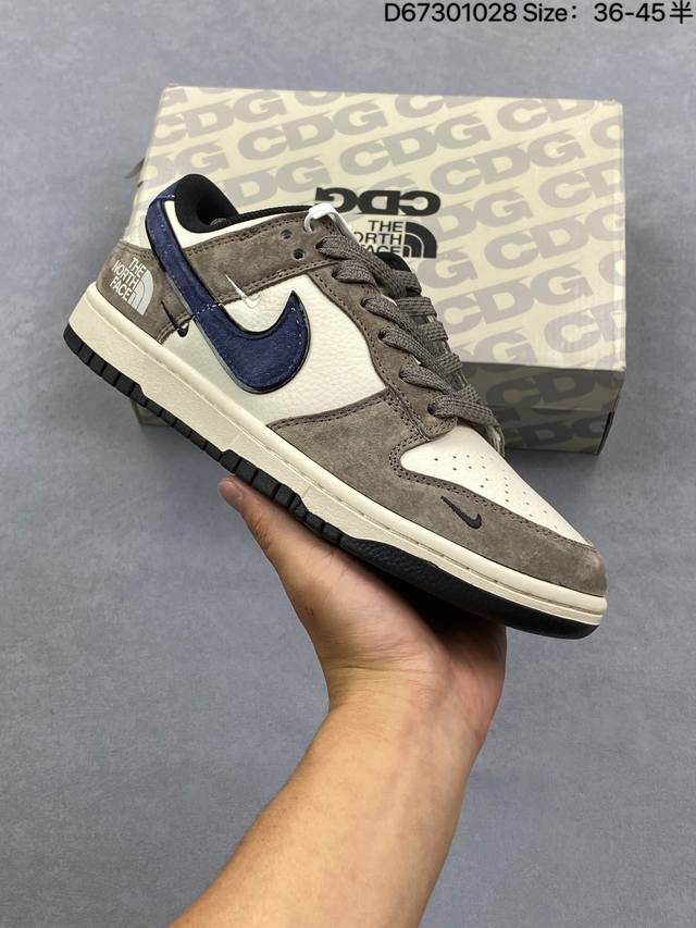 Nike Dunk Sb Low 全新配色 Supreme联名 定制Dunk Sb顾名思义，具有经典的Dunk血缘，又注入了更多的时尚元素。相较于普通的Dunk