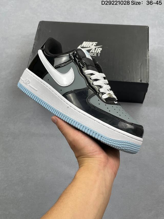 Air Force 1 ‘07 Low 原楦头原纸板 打造纯正空军版型 #专注外贸渠道 全掌内置蜂窝气垫 #原盒配件 原厂中底钢印、拉帮完美 官方同步上架 货号