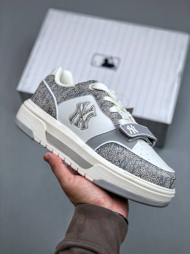 Z New York Yankees X Mlb Chunky Liner Low 学长鞋系列低帮老爹风轻量增高厚底百搭休闲运动板鞋 货号：3Asxp30N G