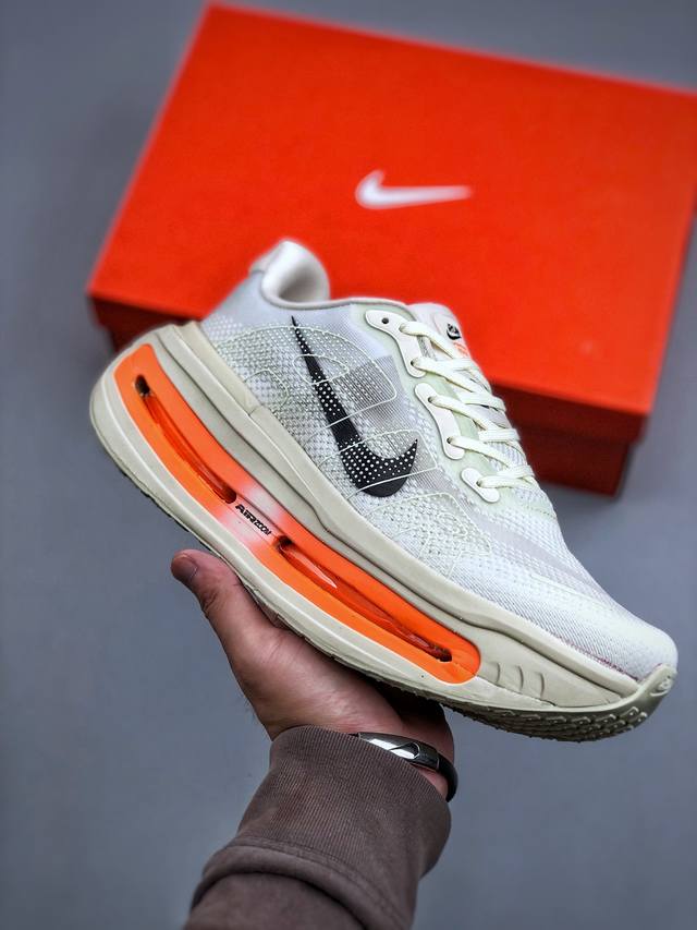 E Nike Air Zoom Pegasus Premium耐克 飞马 舒适减震防滑 低帮跑步鞋全掌Reactx泡绵中底 前掌和后跟还配备了Air Zoom气