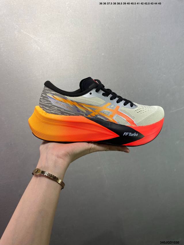 公司级Asics 亚瑟士Magic Speed 4稳定跑鞋鞋面 采用双层提花网面设计 提高包裹性和透气性 后跟搭载稳定系统科技T-Gel提升整体支撑力和结构感