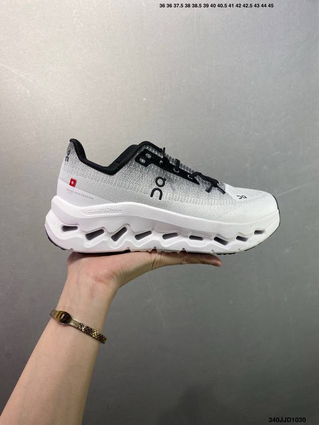 On Cloudzone 昂跑舒适百搭防滑耐磨 低帮休闲跑步鞋 昂跑运动品牌 开创于2010年 缓震着陆、强效回弹、轻柔质感的设计构思始终是On研制关键 与此同