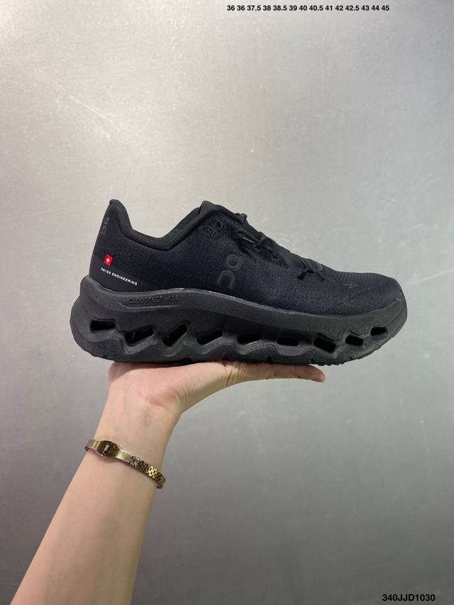 On Cloudzone 昂跑舒适百搭防滑耐磨 低帮休闲跑步鞋 昂跑运动品牌 开创于2010年 缓震着陆、强效回弹、轻柔质感的设计构思始终是On研制关键 与此同
