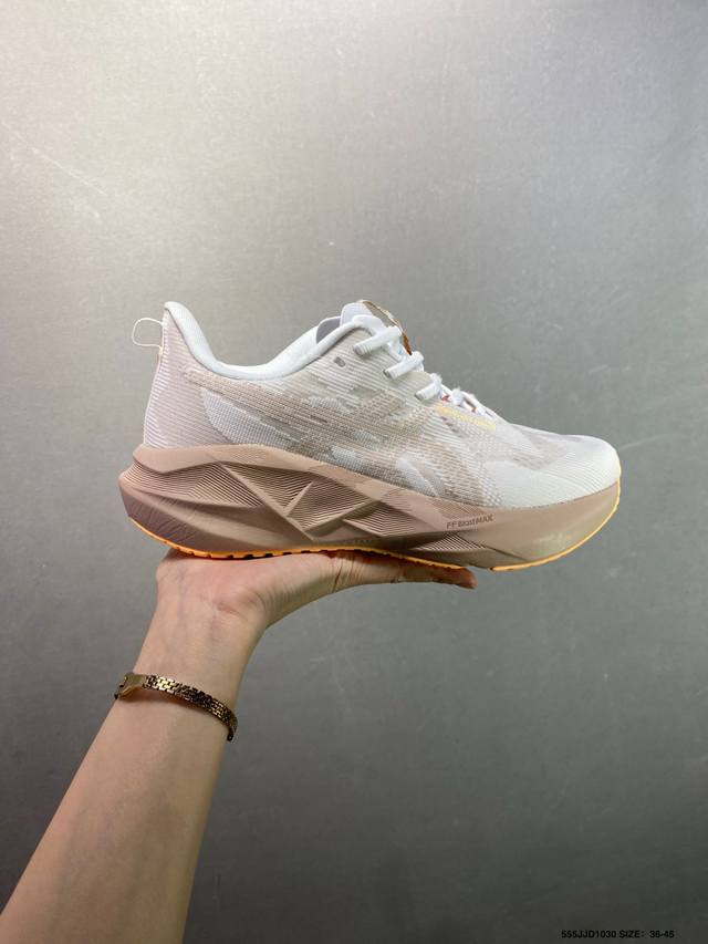 Asics Novablast 5 Le轻量跑鞋 低帮轻量透气缓震休闲运动跑步鞋 货号:1011B974-250 尺码:36 37 37.5 38 39 39.