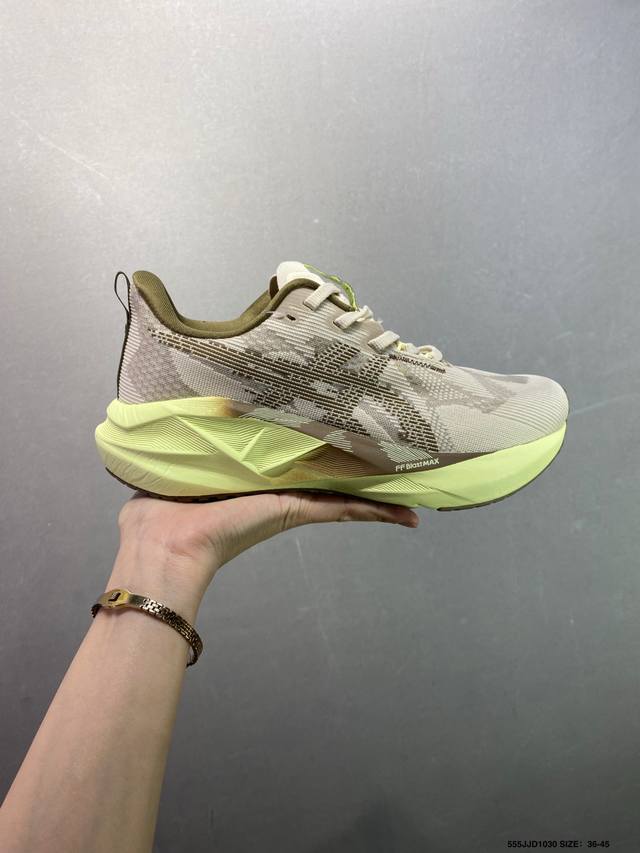 Asics Novablast 5 Le轻量跑鞋 低帮轻量透气缓震休闲运动跑步鞋 货号:1011B974-250 尺码:36 37 37.5 38 39 39.