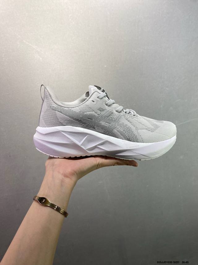 Asics Novablast 5 Le轻量跑鞋 低帮轻量透气缓震休闲运动跑步鞋 货号:1011B974-250 尺码:36 37 37.5 38 39 39.