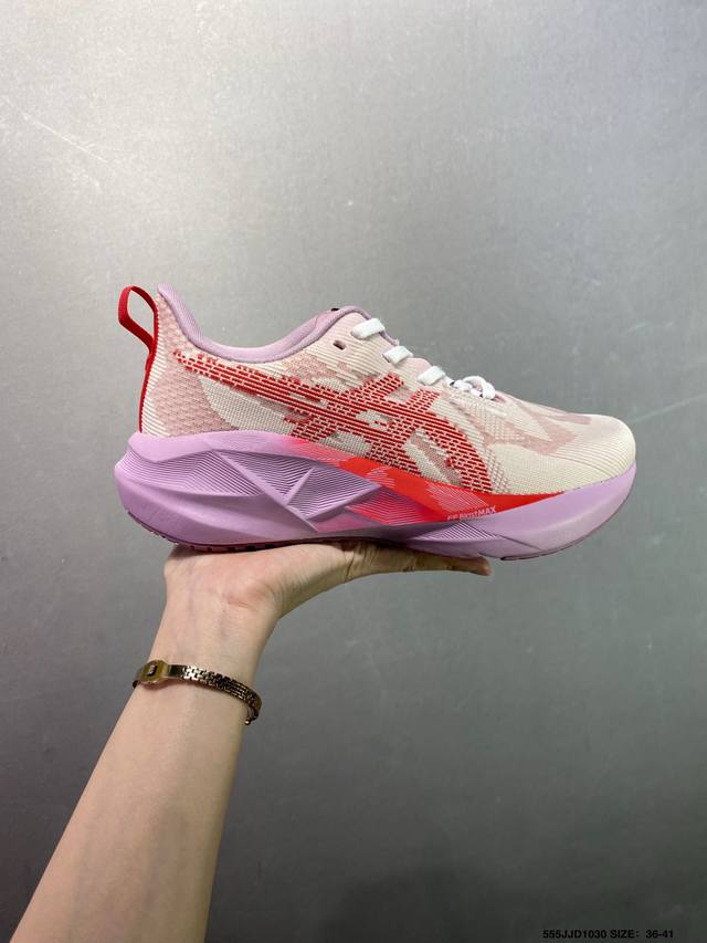 Asics Novablast 5 Le轻量跑鞋 低帮轻量透气缓震休闲运动跑步鞋 货号:1011B974-250 尺码:36 37 37.5 38 39 39.