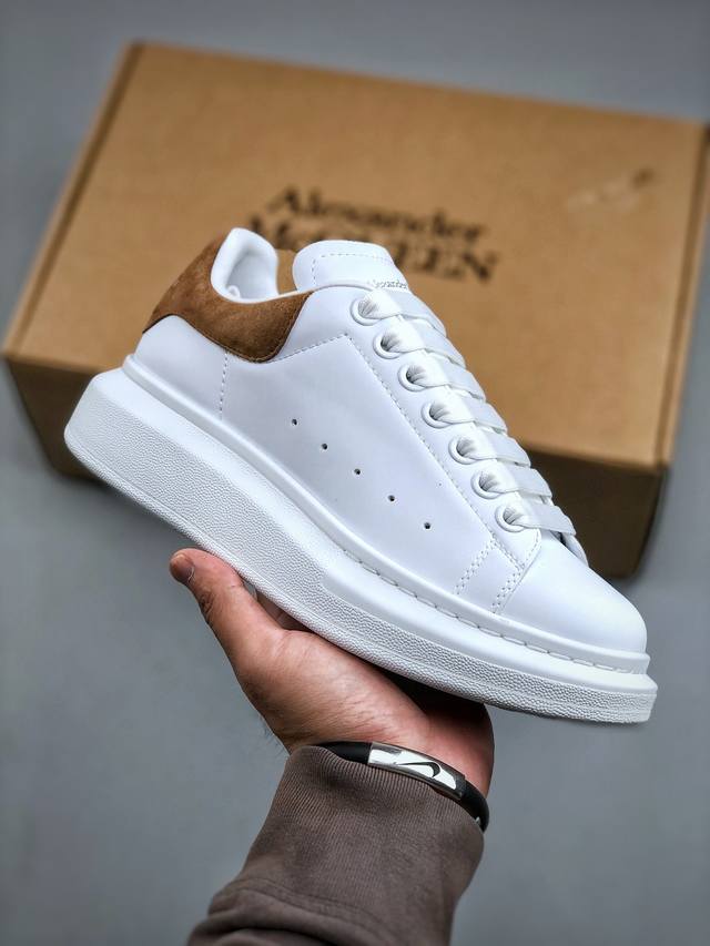 双十一福利特价 海外指定版本 独特礼盒包装 Alexander Mcqueen 亚历山大麦昆松糕鞋厚底增高小白鞋 进口丝绸亚光原版正品 水染羊皮内里 牛皮垫脚