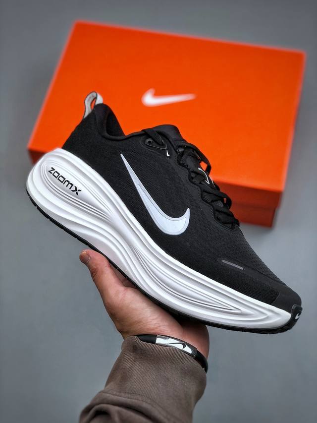 Nike Vomero Plus Run 耐克 舒适减震防滑 低帮跑步鞋 Hv8 002 尺码：36-45 半