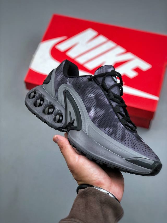 Nike Air Max Dn8 Prm耐克 全新气垫跑鞋#全新鞋款在同侧采用了八个圆柱仓式的设计 不仅有防滑耐磨性功能 还搭配了周围一圈柔软的泡棉材质 提供全