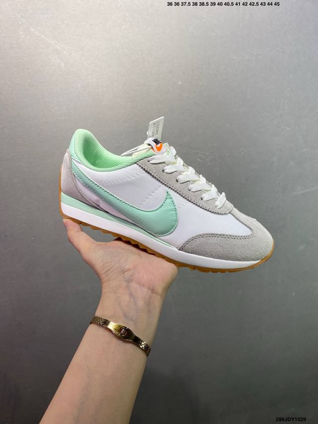 Nike Classic Cortez Leather 秉承元年款经典风格 糅合防水鞋面设计 传统鞋带系统和覆面设计增强贴合感 提升耐久性 彰显经典风格 Eva
