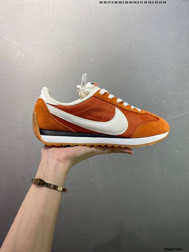 Nike Classic Cortez Leather 秉承元年款经典风格 糅合防水鞋面设计 传统鞋带系统和覆面设计增强贴合感 提升耐久性 彰显经典风格 Eva