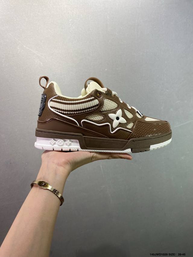 公司级路易威登 Louis Vuitton Lv路易威登板鞋 新款 Lv Trainer最新配色运动鞋 L家 篮球鞋风格运动鞋 该鞋由艺术总监 Virgil A