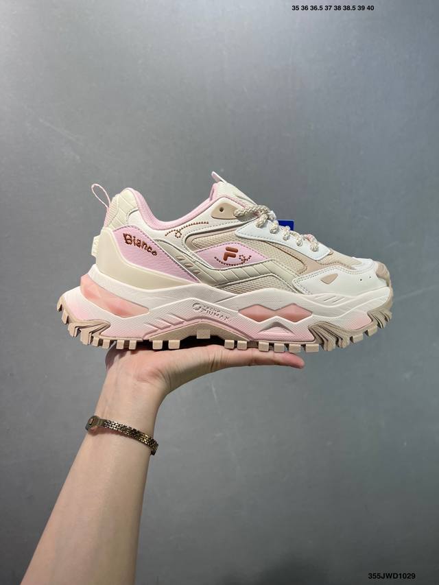 公司级Fila斐乐 潮流舒适百搭耐磨 低帮厚底增高老爹鞋 货号:T12W511519Fqs 尺码:35.5 36 36.5 37.5 38 38.5 39 40