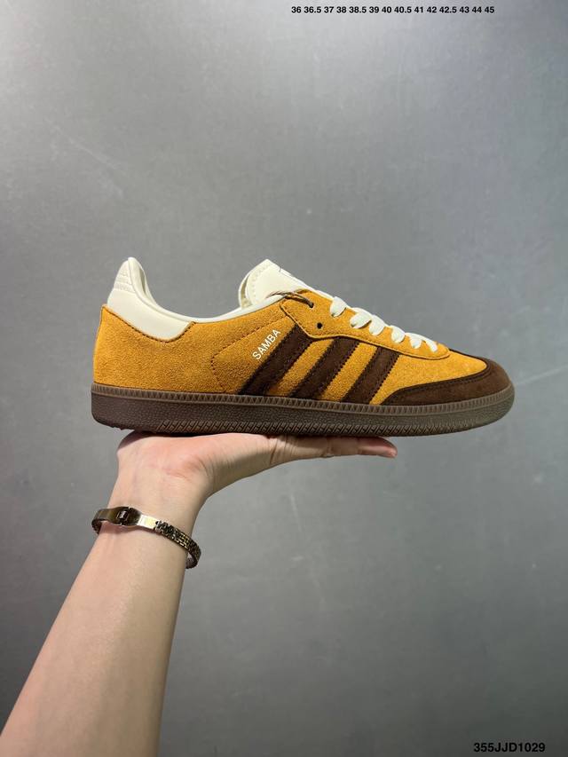 Ad Original Samba Og 复古经典轻便板鞋 H 这款桑巴鞋展示了高质量的工艺 带有装饰的超锁缝制和无缝的手感 柔软、柔软的皮革造型和标志性的3条