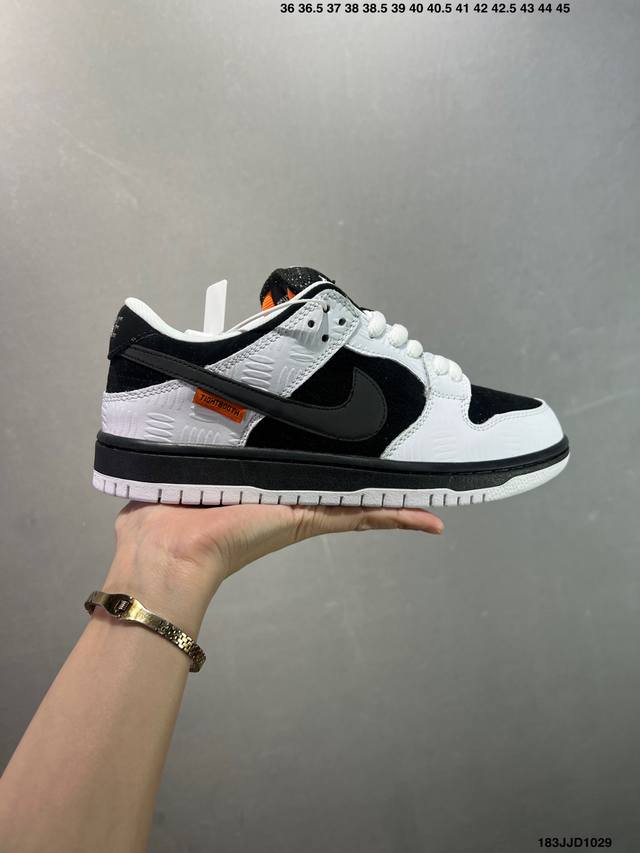 耐克Nike Dunk Low 扣篮系列 复古低帮休闲运动滑板板鞋 采用脚感柔软舒适Zoomair气垫 有效吸收滑板等极限运动在落地时带来的冲击力 为街头运动者