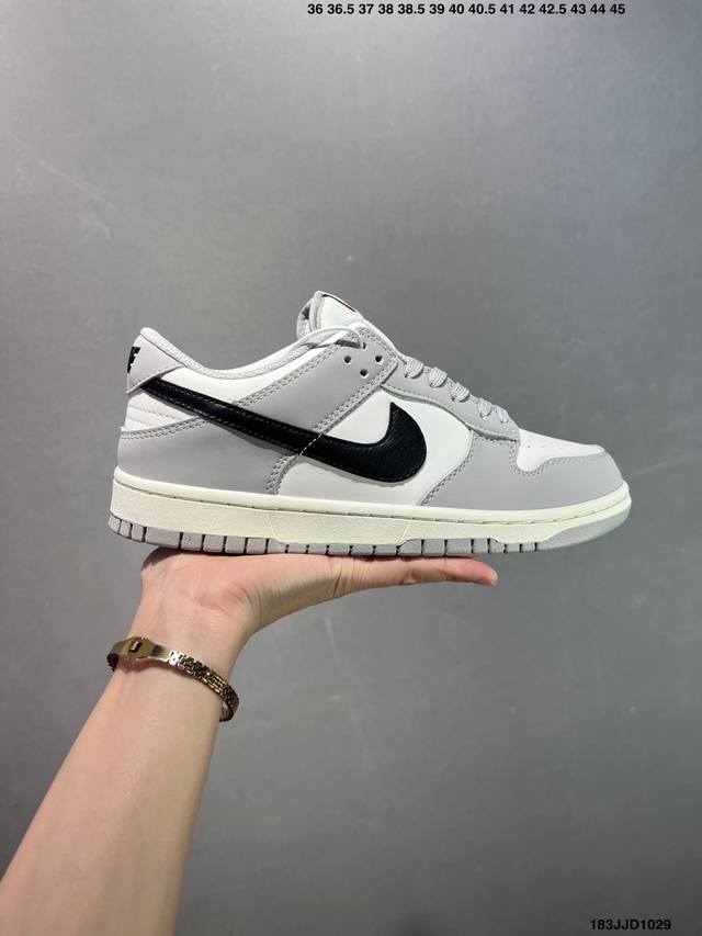 耐克Nike Dunk Low 扣篮系列 复古低帮休闲运动滑板板鞋 采用脚感柔软舒适Zoomair气垫 有效吸收滑板等极限运动在落地时带来的冲击力 为街头运动者