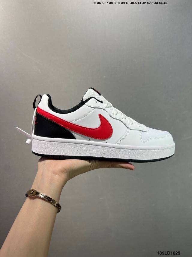 特价耐克Nike Court Borough Low Bg低帮百搭透气休闲运动板鞋，经典耐用的设计，兼顾舒适脚感和出众风范，演绎匠心之作。结构性的支撑贴合感结合