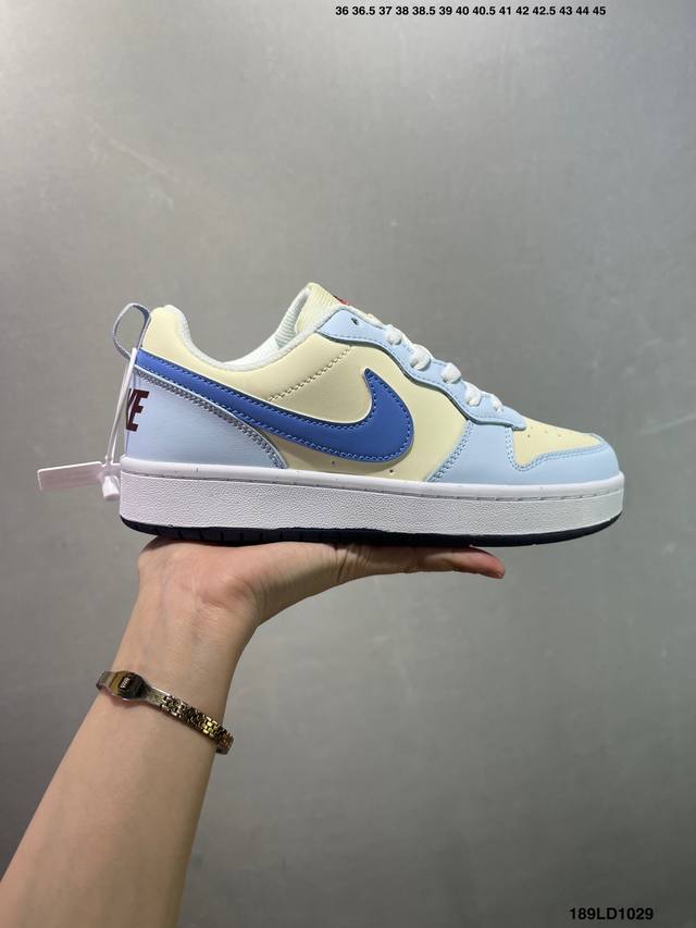 特价耐克Nike Court Borough Low Bg低帮百搭透气休闲运动板鞋，经典耐用的设计，兼顾舒适脚感和出众风范，演绎匠心之作。结构性的支撑贴合感结合