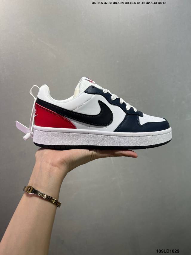 特价耐克Nike Court Borough Low Bg低帮百搭透气休闲运动板鞋，经典耐用的设计，兼顾舒适脚感和出众风范，演绎匠心之作。结构性的支撑贴合感结合