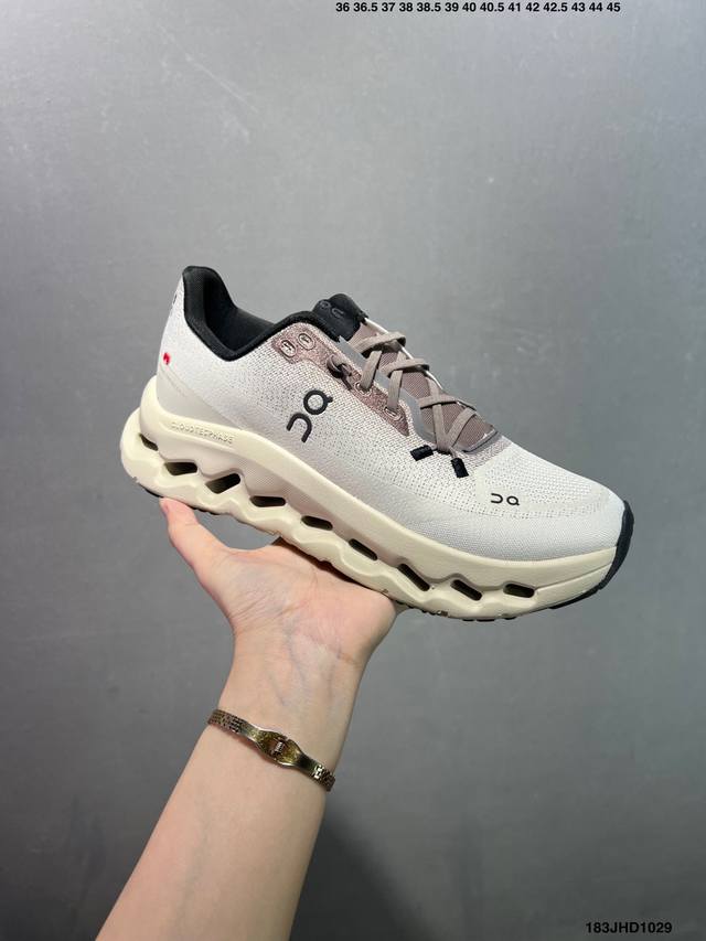 On Cloudzone 昂跑舒适百搭防滑耐磨 低帮休闲跑步鞋 昂跑运动品牌 开创于2010年 缓震着陆、强效回弹、轻柔质感的设计构思始终是On研制关键 与此同