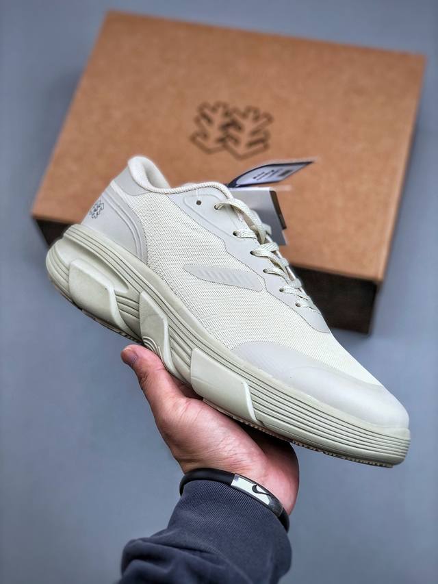 可隆Fe4Dx23-360 Blk 舒适柔软 防水支撑轻便回弹 低帮 徒步鞋 脚感软到像踩云朵 鞋面柔软贴合脚型，走石子路也不硌脚；防滑V黄金大底纹路深似锯齿，